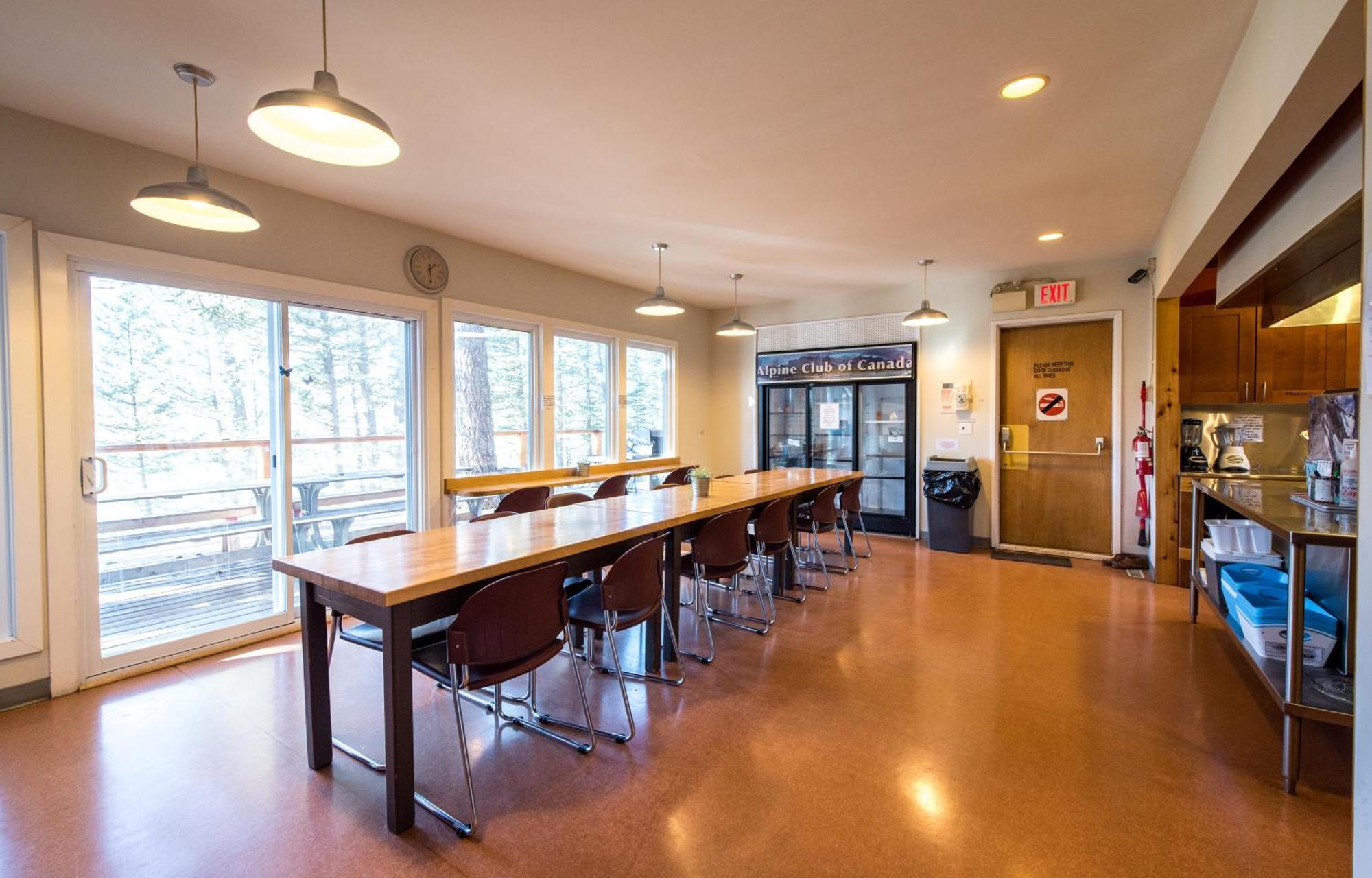 Canmore Alpine Hostel - Alpine Club Of Canada Exterior photo