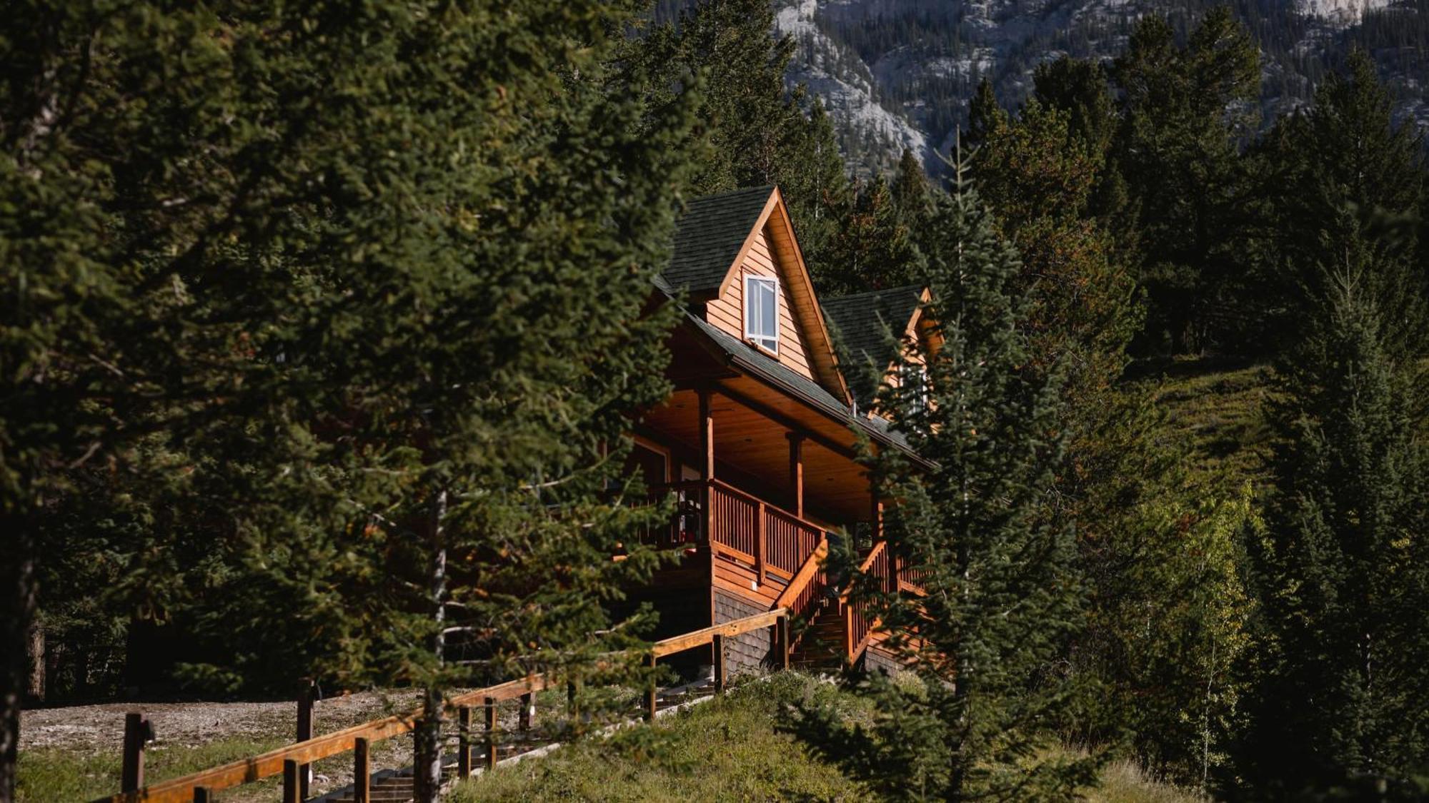 Canmore Alpine Hostel - Alpine Club Of Canada Exterior photo