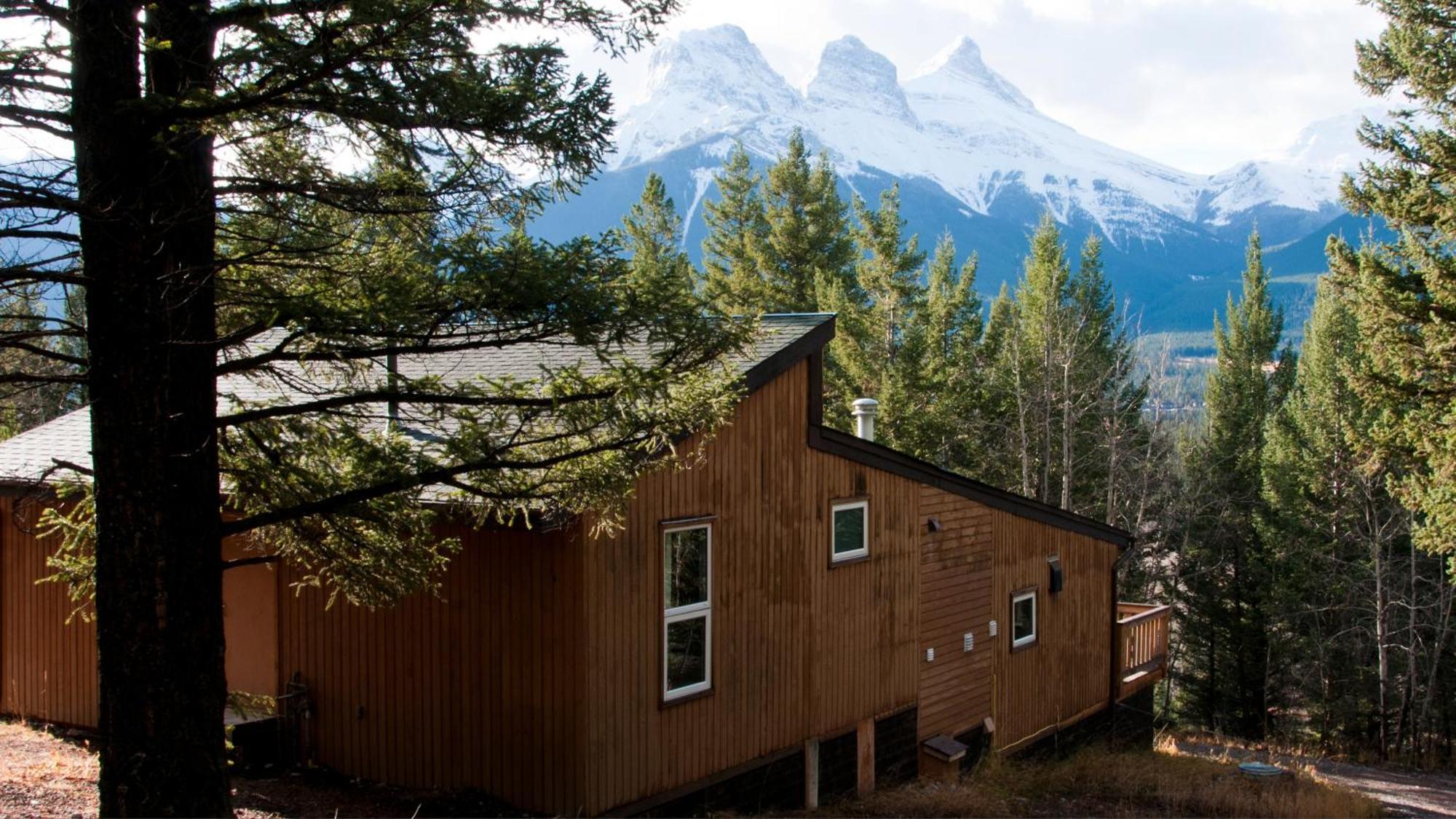Canmore Alpine Hostel - Alpine Club Of Canada Exterior photo
